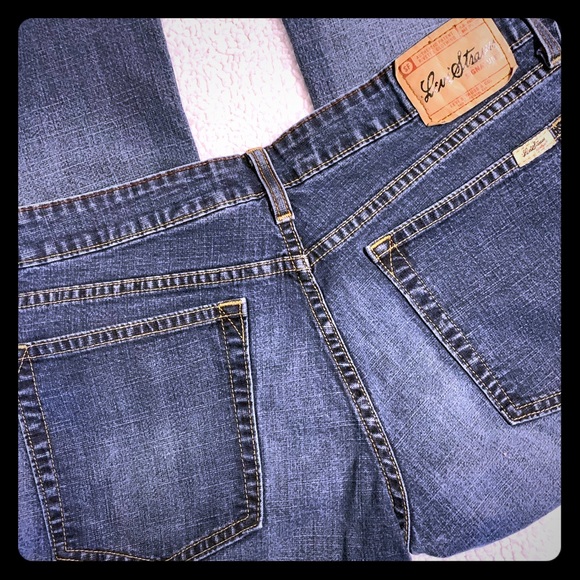 Women’s Levi’s size 11 - Picture 2 of 4